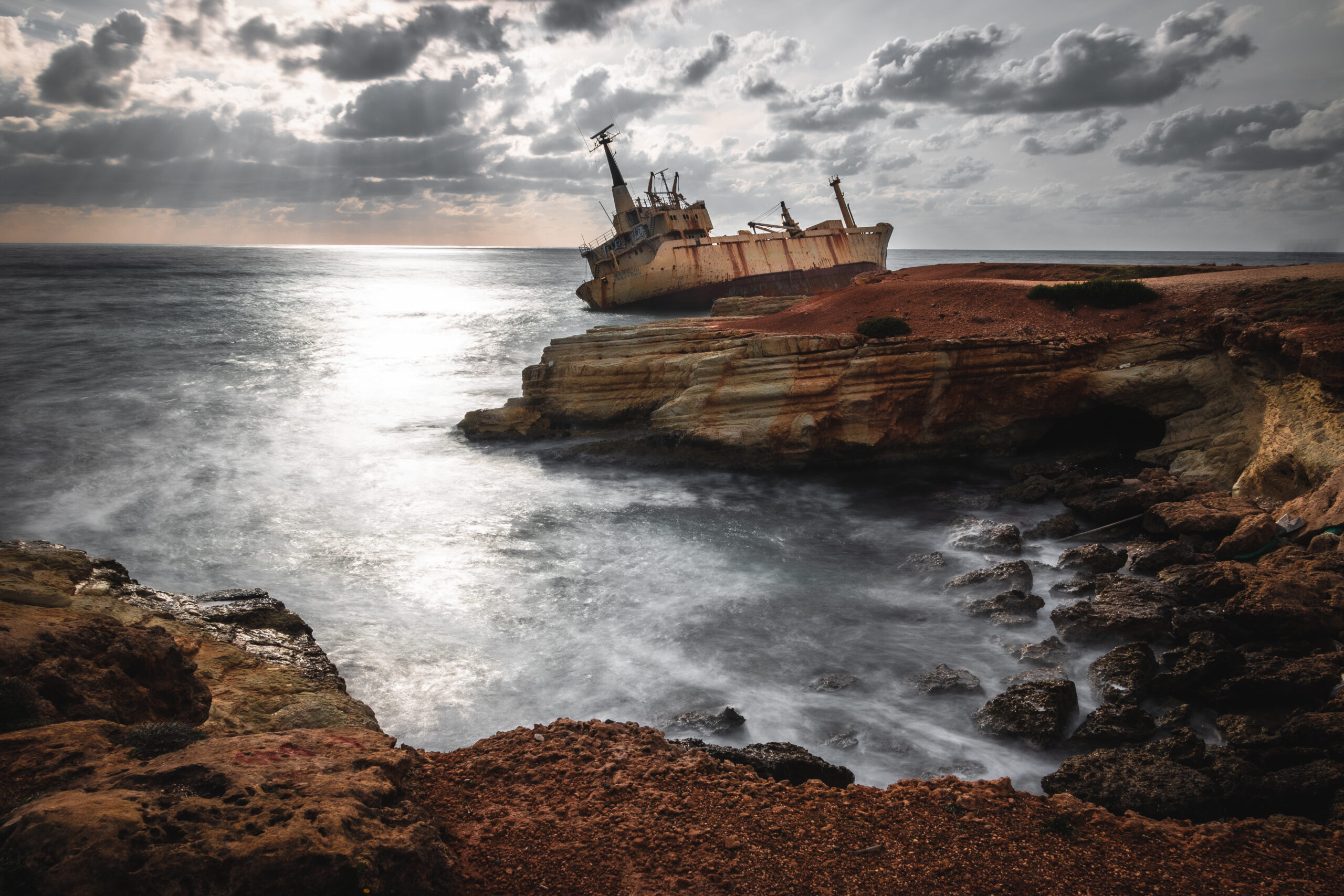 Shipwreck on the rocks.